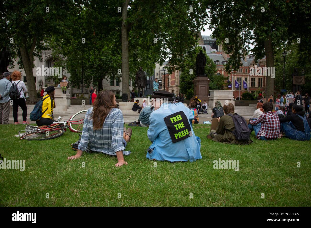 Manifestanti "Free the Press" a una protesta di Kill the Bill in Parliament Square, Londra, 5.7.2021 Foto Stock