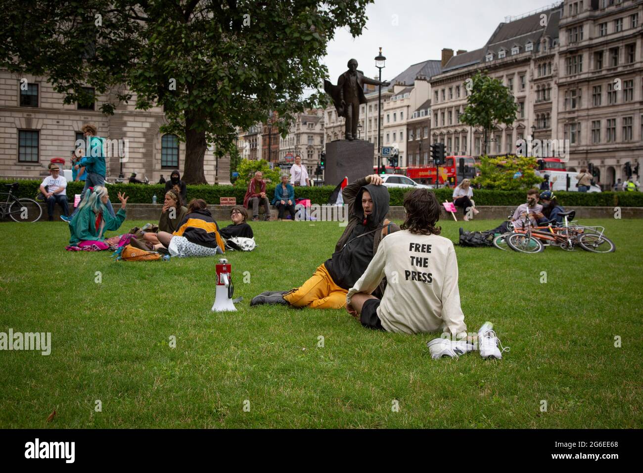 Manifestanti "Free the Press" a una protesta di Kill the Bill in Parliament Square, Londra, 5.7.2021 Foto Stock