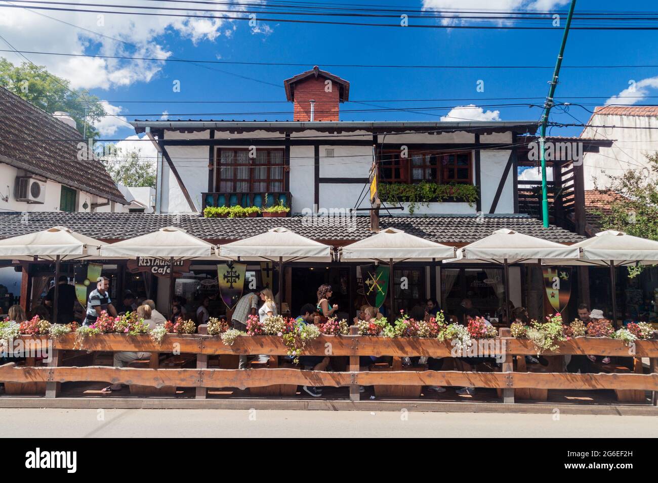 VILLA GENERAL BELGRANO, ARGENTINA - Apr 3, 2015: Ristorante a Villa General Belgrano, Argentina. Il villaggio ora funge da sttra turistico in stile tedesco Foto Stock