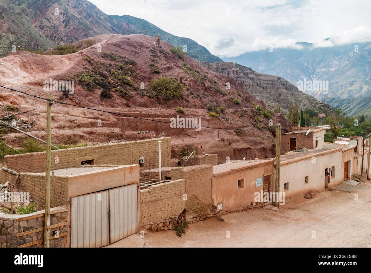 Via nel villaggio di Purmamarca (valle di Quebrada de Humahuaca), Argentina Foto Stock