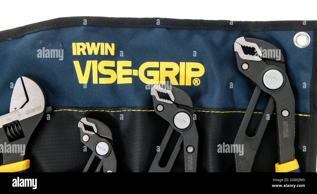 Winneconne, WI - 5 luglio 2021: Un pacchetto di Irwin Vice Grip logo con strumenti su uno sfondo isolato Foto Stock