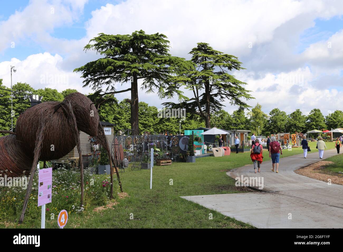 Bee Sculpture, RHS Hampton Court Palace Garden Festival 2021, Preview Day, 5 luglio 2021, Londra, Inghilterra, REGNO UNITO Foto Stock