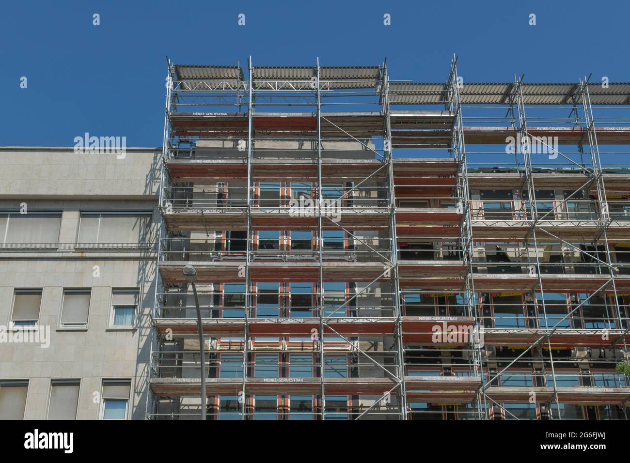 Gerüst, Fassade, Renovierung, Neubau, Hauptstraße, Schöneberg, Berlino, Germania Foto Stock