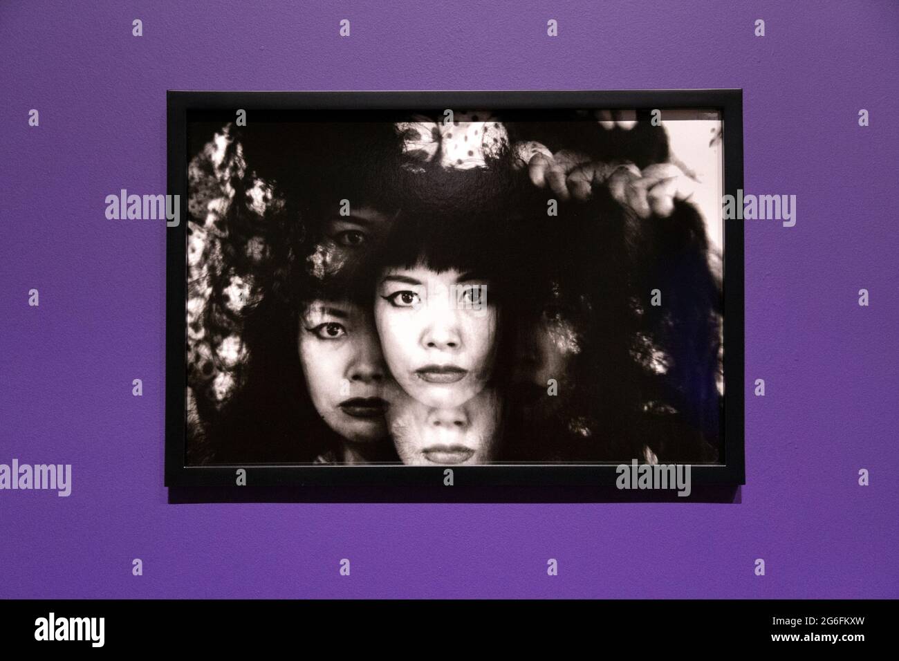 Ritratto di Yayoi Kusama alla mostra Yayoi Kusama Infinity Mirror Rooms 2021 al Tate Modern, Londra, Regno Unito Foto Stock
