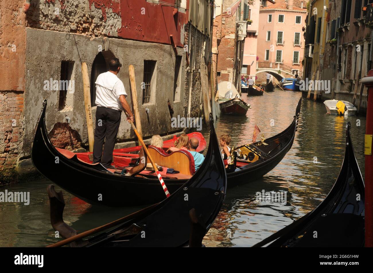 Venezia, gondola nel canale Foto Stock