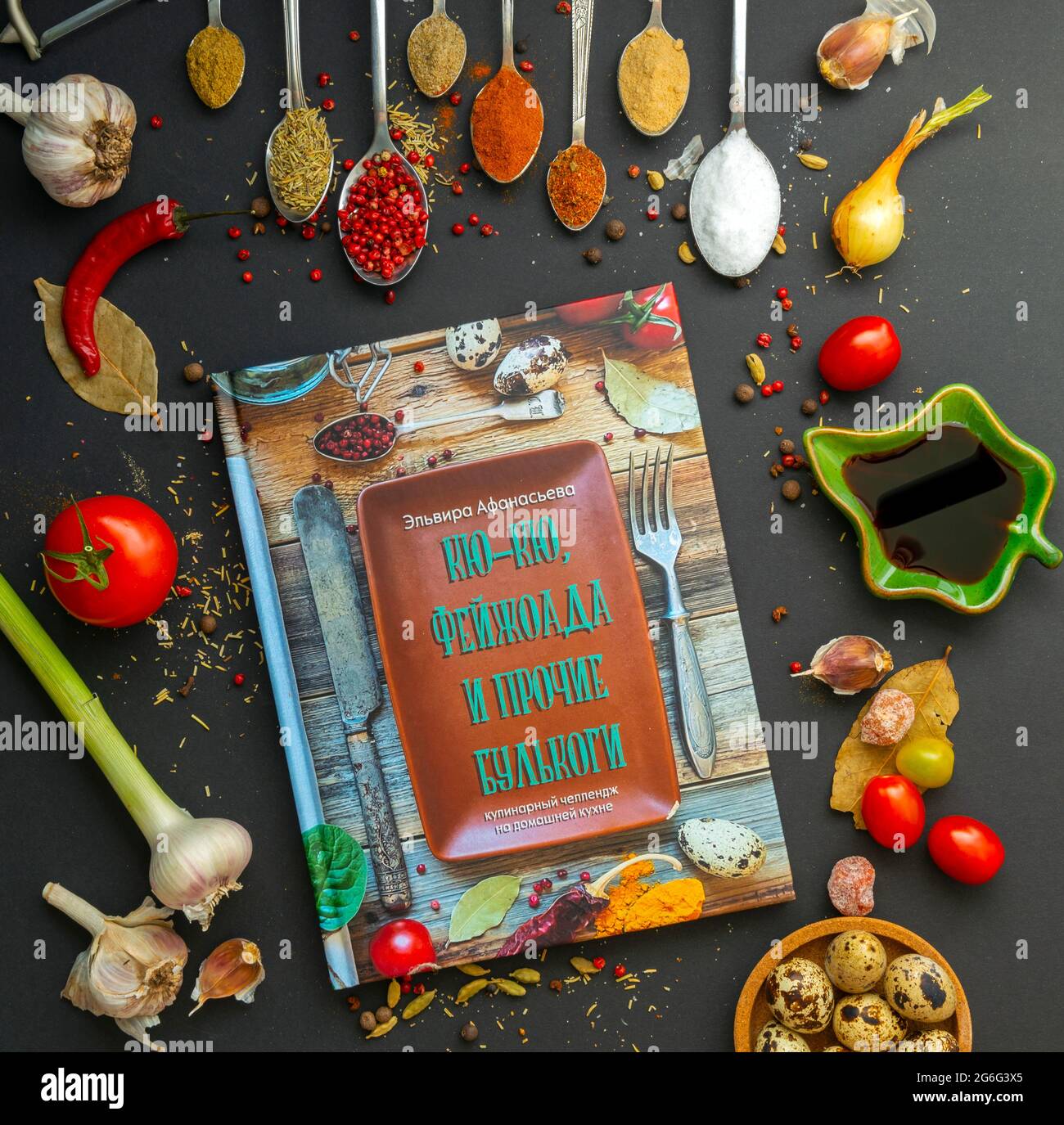 Spezie su sfondo nero fondo culinario Foto Stock