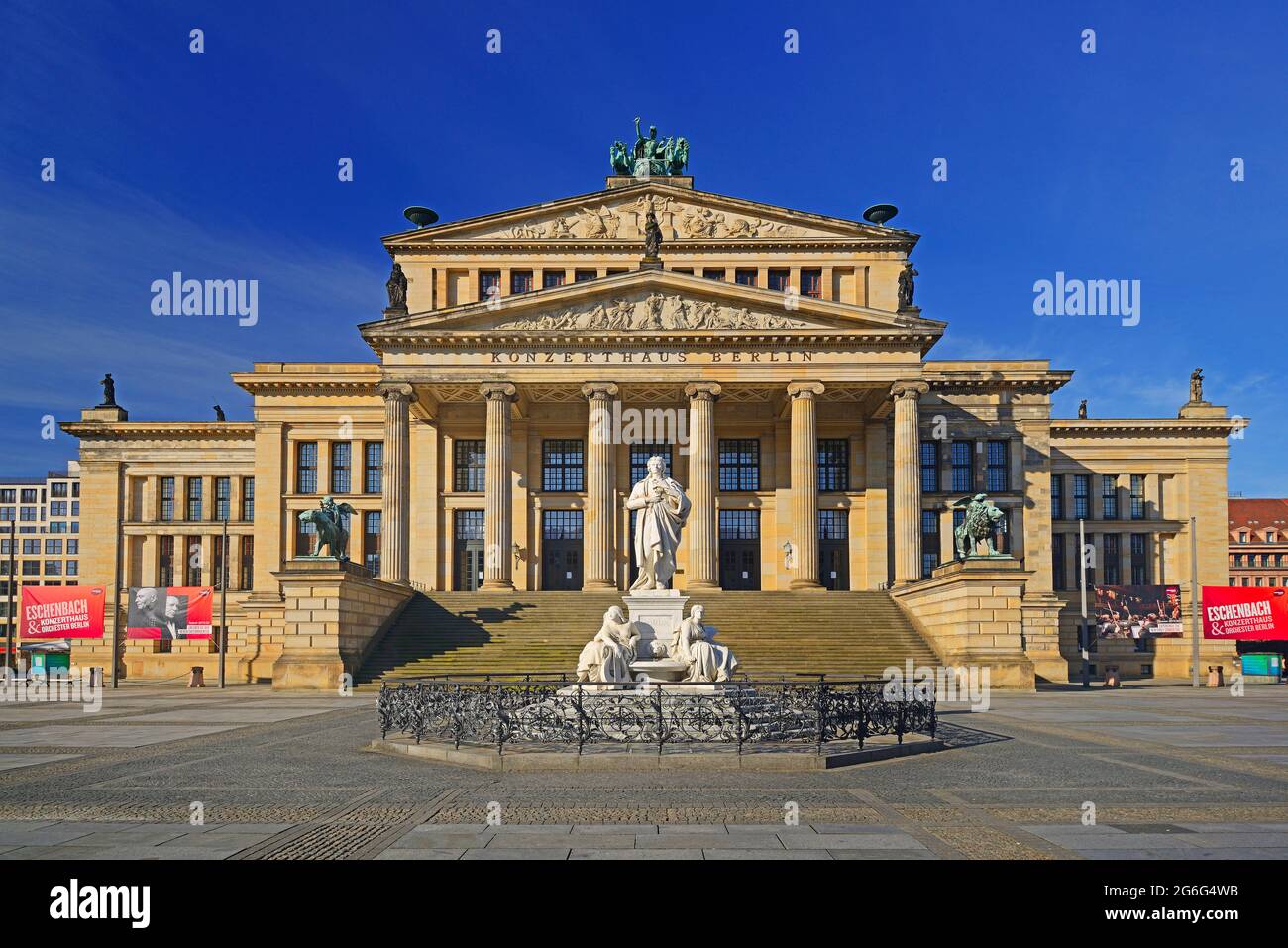 Teatro, Concert House Berlino con un memoriale Schiller su Gendarmenmarkt, Berlin-Mitte , Germania, Berlino Foto Stock