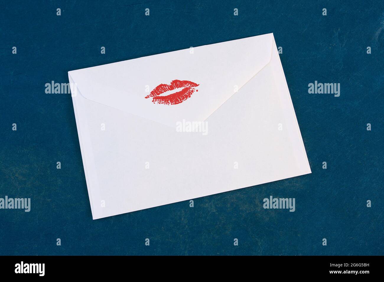 lettera con bocca fissabile, stampa a labbro rosso Foto Stock