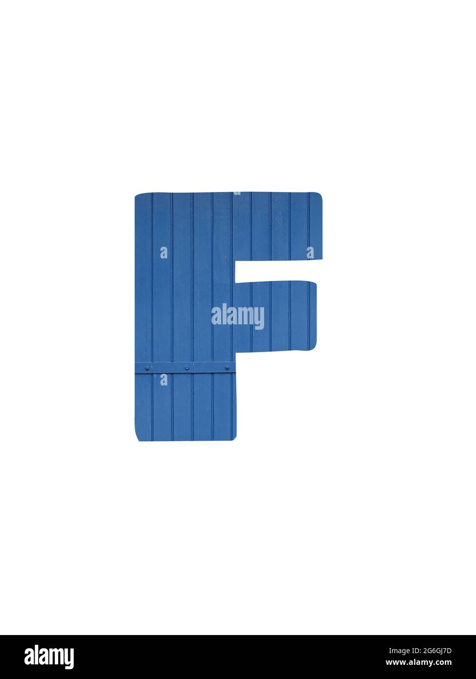 Lettera F dell'alfabeto fatto di vecchio legno blu, isolato su sfondo bianco Foto Stock