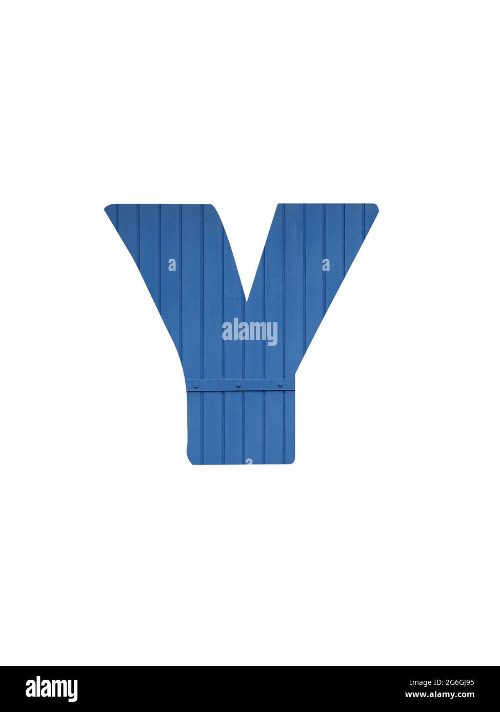Lettera Y dell'alfabeto fatto di vecchio legno blu, isolato su sfondo bianco Foto Stock