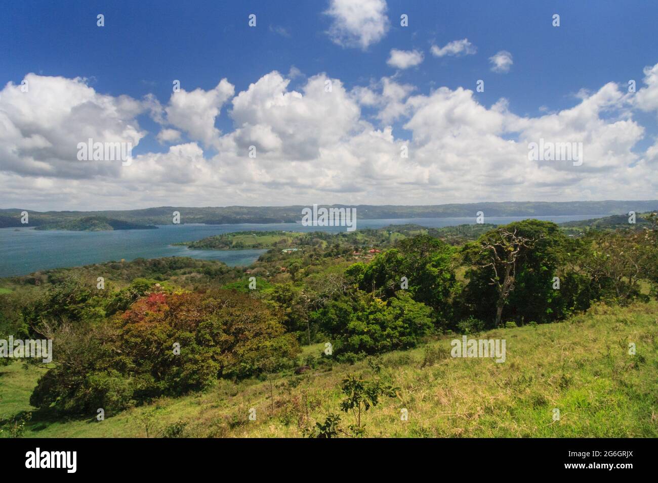 Lago Arenal e campagna circostante, provincia di Alajuela, Costa Rica Foto Stock