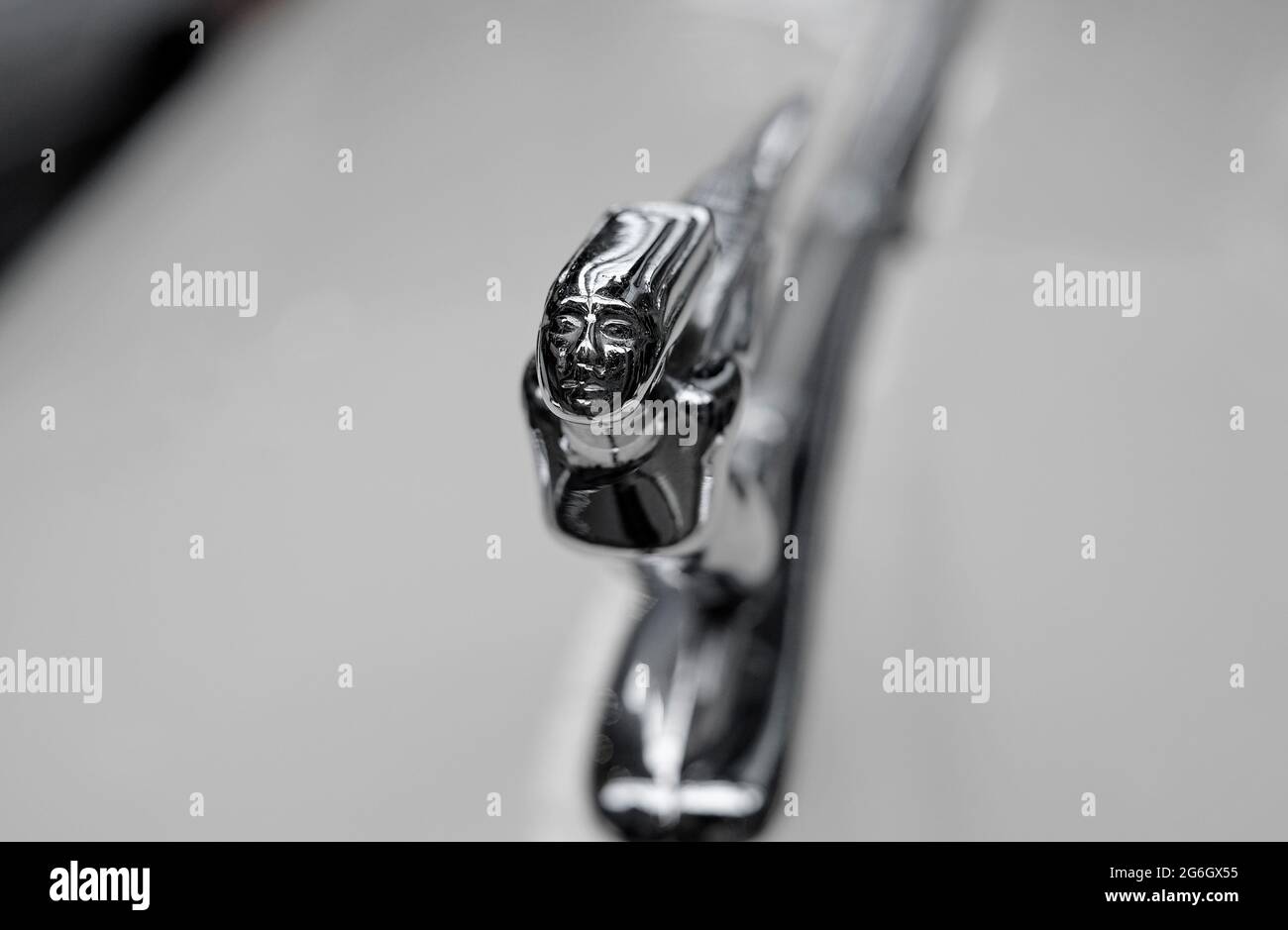 mascotte volante su un'auto auburn 851 speedster Foto Stock
