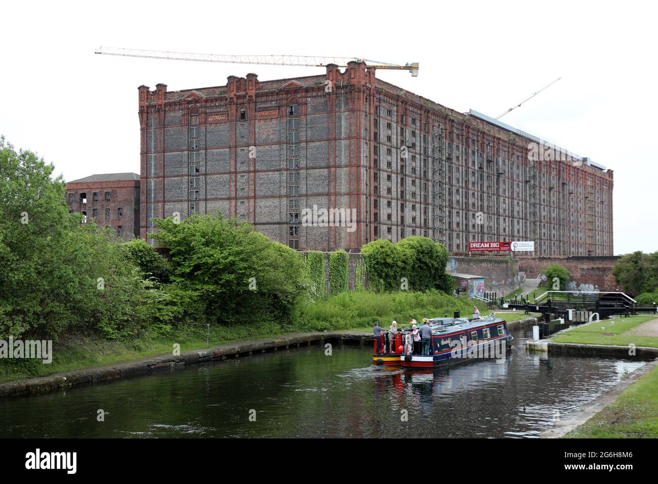 Narrowboat presso Stanley Lock a Liverpool Foto Stock