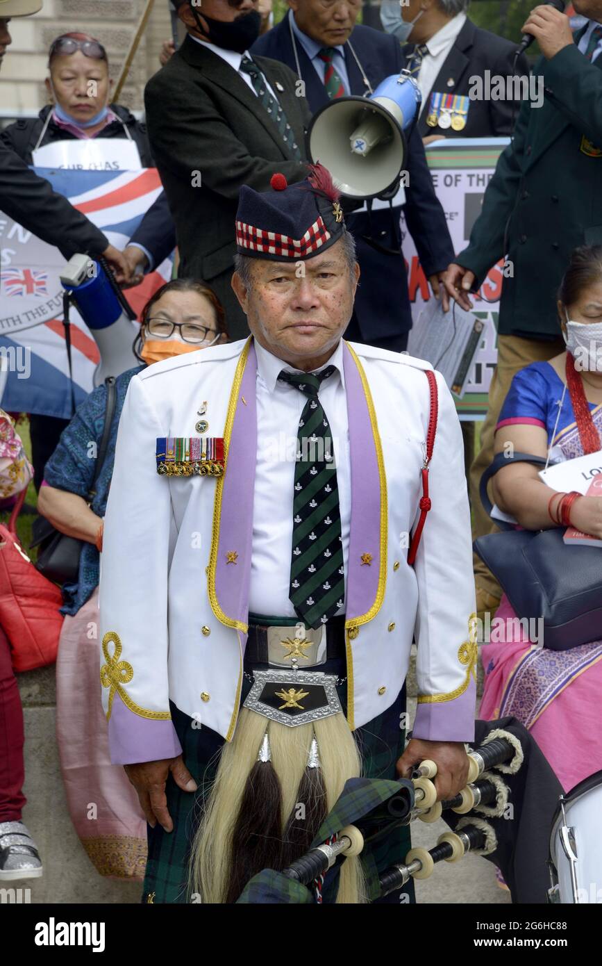 Londra, Regno Unito. Veterano soldato Gurkha ad una protesta in Piazza del Parlamento che chiede il riconoscimento per Gurkhas che hanno servito nell'esercito britannico. 1 luglio 2 Foto Stock
