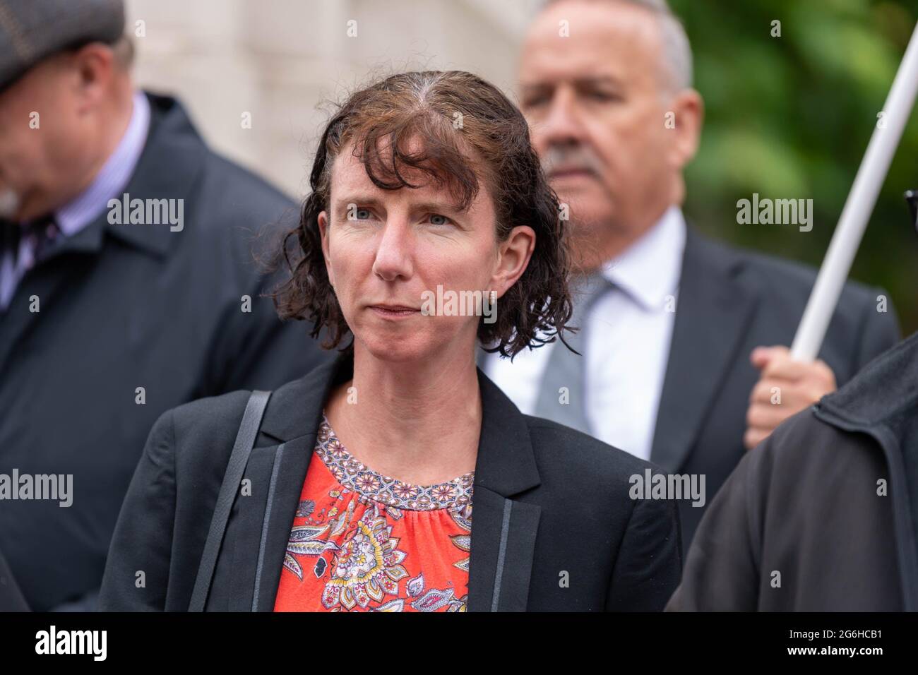 Londra, Regno Unito. 6 luglio 2021. L'Unione unita ha organizzato una protesta e una lobby del Parlamento sulla proposta chiusura dello stabilimento GKN di Birmingham. Diversi membri del Partito laburista hanno partecipato alla lobby. Anneliese Dodds Labor MP per Oxford East e Presidente del Labor Party Credit: Ian Davidson/Alamy Live News Foto Stock