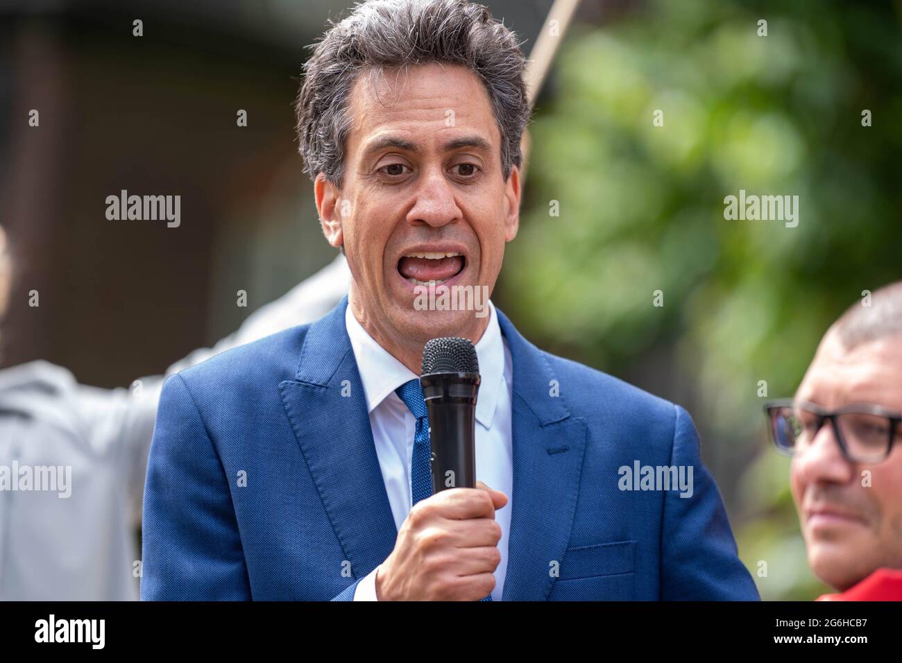 Londra, Regno Unito. 6 luglio 2021. L'Unione unita ha organizzato una protesta e una lobby del Parlamento sulla proposta chiusura dello stabilimento GKN di Birmingham. Diversi membri del Partito laburista hanno partecipato alla lobby. Miliband Labour MP per Doncaster North e Shadow Minister for Business Credit: Ian Davidson/Alamy Live News Foto Stock