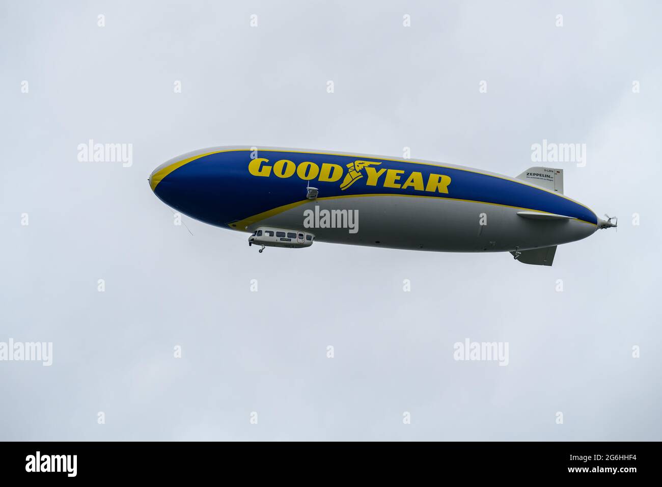 Goodyear Airship che vola su Londra, Inghilterra Foto Stock