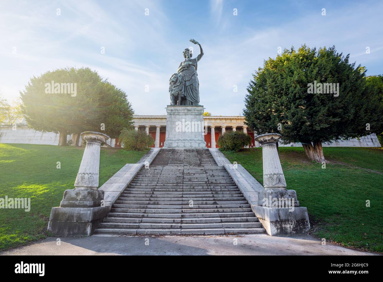 Bavaria Statua e scalinata che si affaccia su Theresienwiese - Monaco, Baviera, Germania Foto Stock