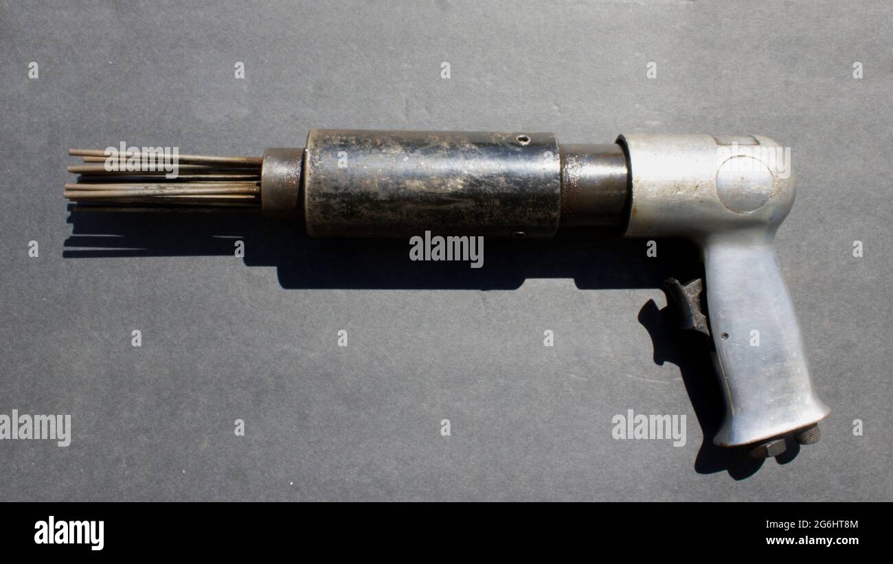 Un ben usato scaler dell'ago dell'aria su uno sfondo nero Foto Stock