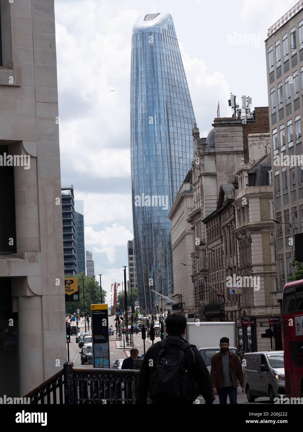 Uno sviluppo di uso misto Blackfriars al numero 1 Blackfriars Road , Londra. Conosciuto anche come il vaso o il Boomerang Foto Stock