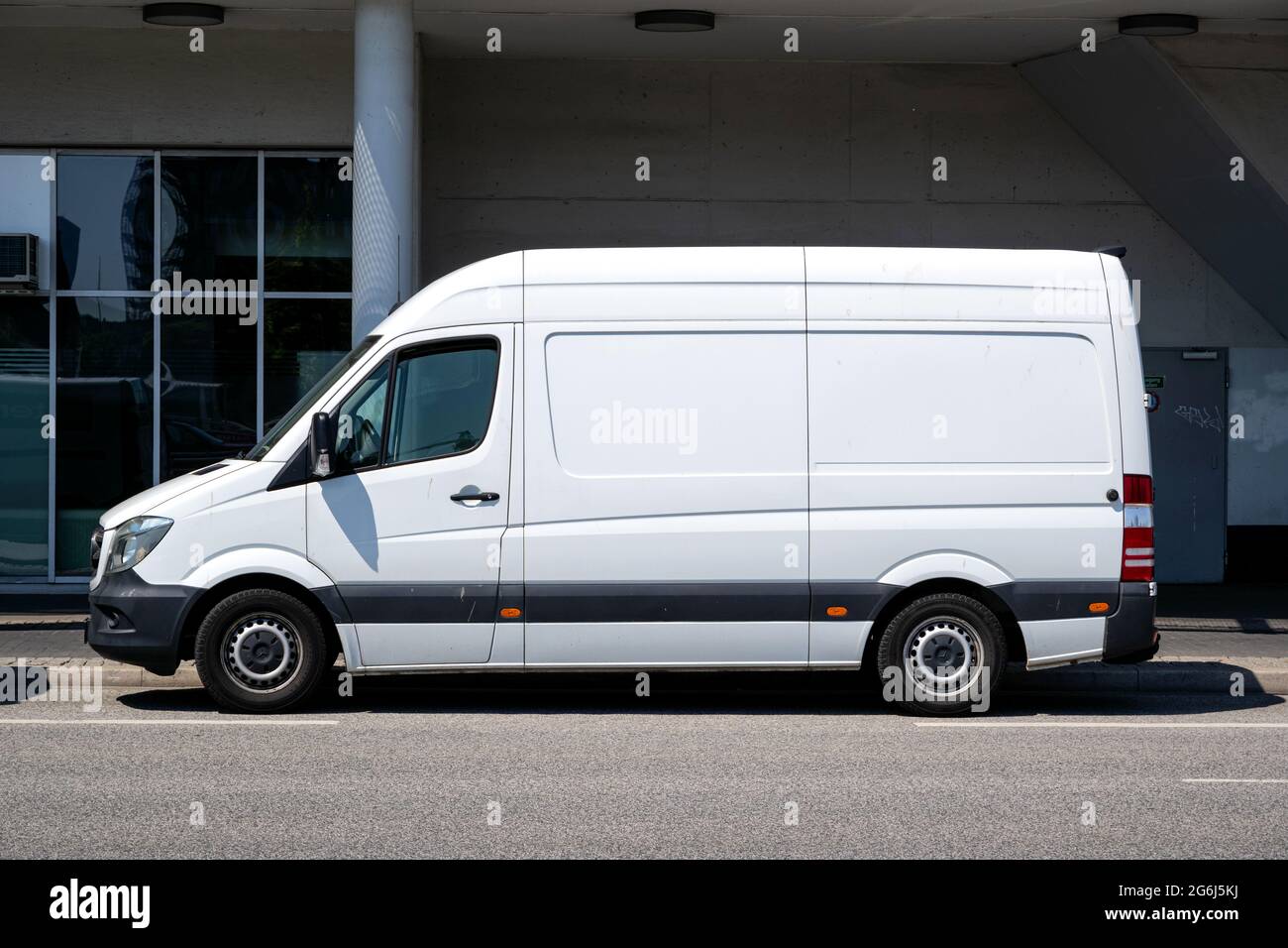 Mercedes-Benz Sprinter. La Mercedes-Benz Sprinter è un veicolo commerciale leggero costruito da Daimler AG di Stoccarda, Germania. Foto Stock