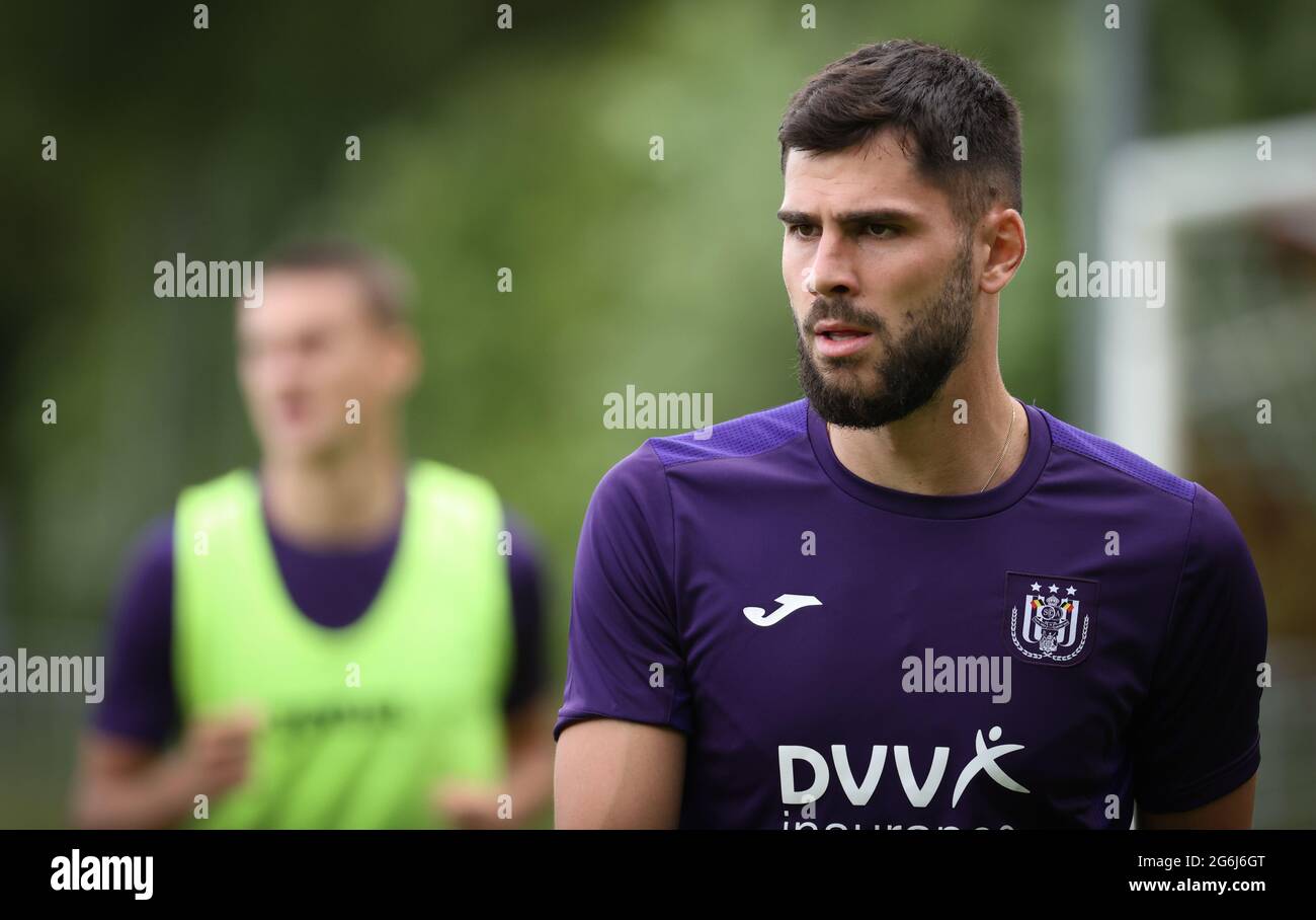 Elias Cobbaut di Anderlecht, raffigurato durante una sessione di formazione dell'RSC Anderlecht durante la loro tappa ad Alkmaar, Paesi Bassi, martedì 06 luglio 2021, Foto Stock