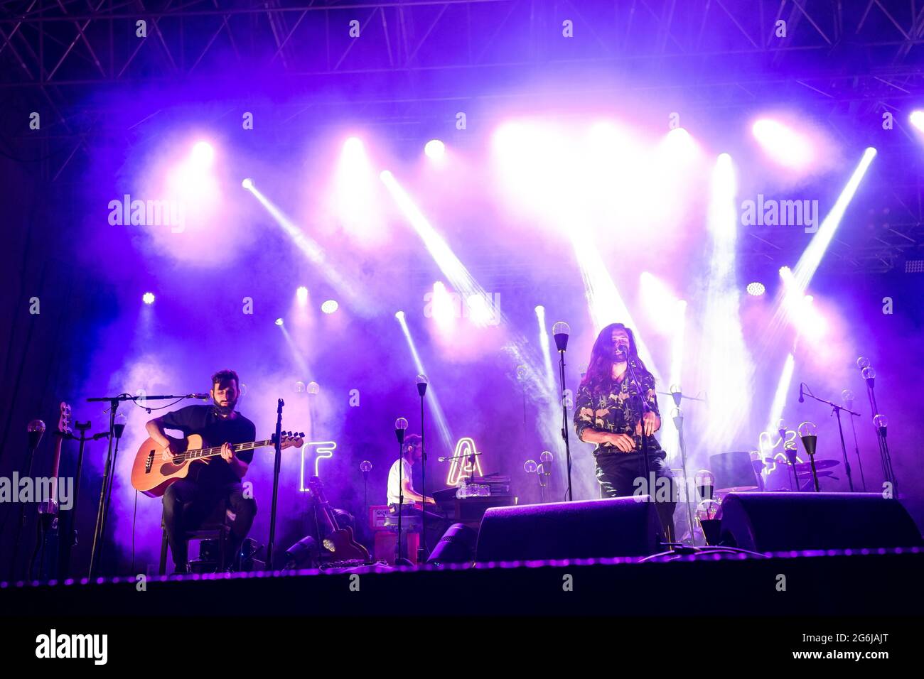 La rock band italiana Fast Animals e Slow Kids si esibisce dal vivo durante il festival dei fiori di Torino Foto Stock
