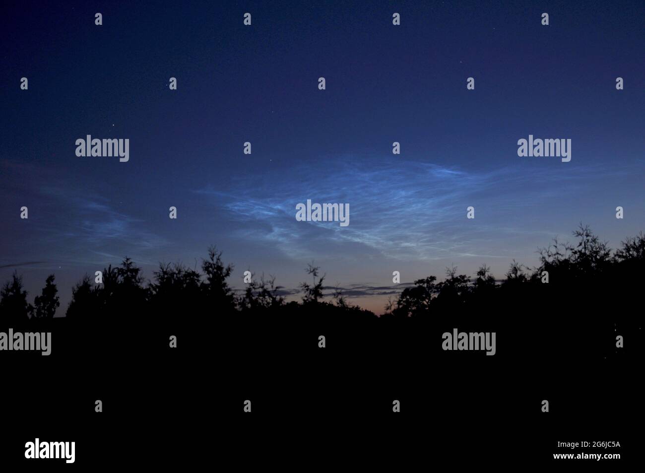 Nuvole che brillano la notte NLC sono un raro fenomeno meteorologico, Repubblica Ceca, 2021. (Foto CTK/Rostislav Kalousek) Foto Stock
