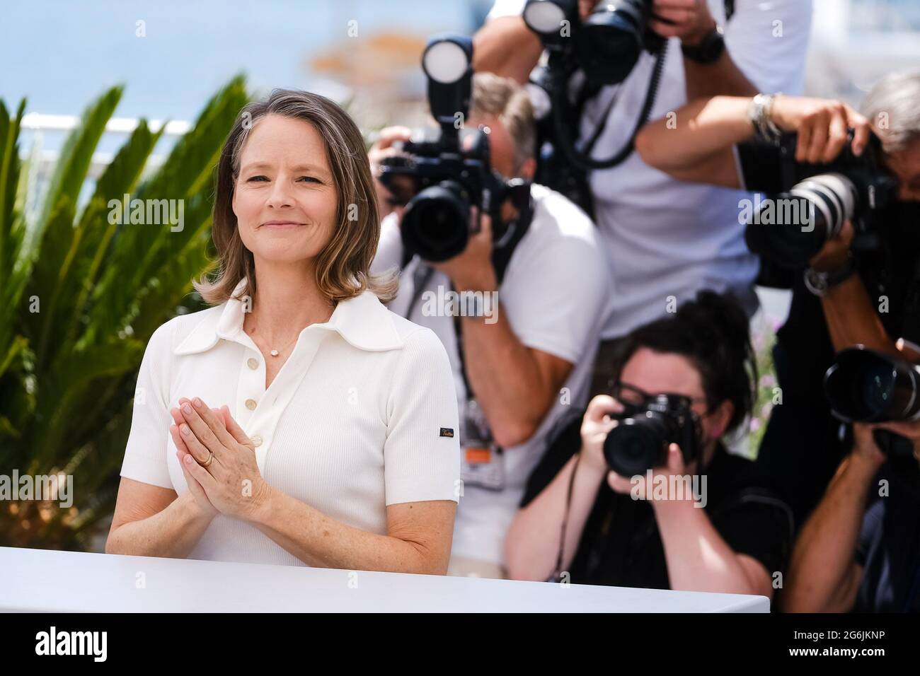 Palais des festival, Cannes, Francia. 6 luglio 2021. Jodie Foster si pone alla Photocall per un pubblico con. Foto per credito: Julie Edwards/Alamy Live News Foto Stock