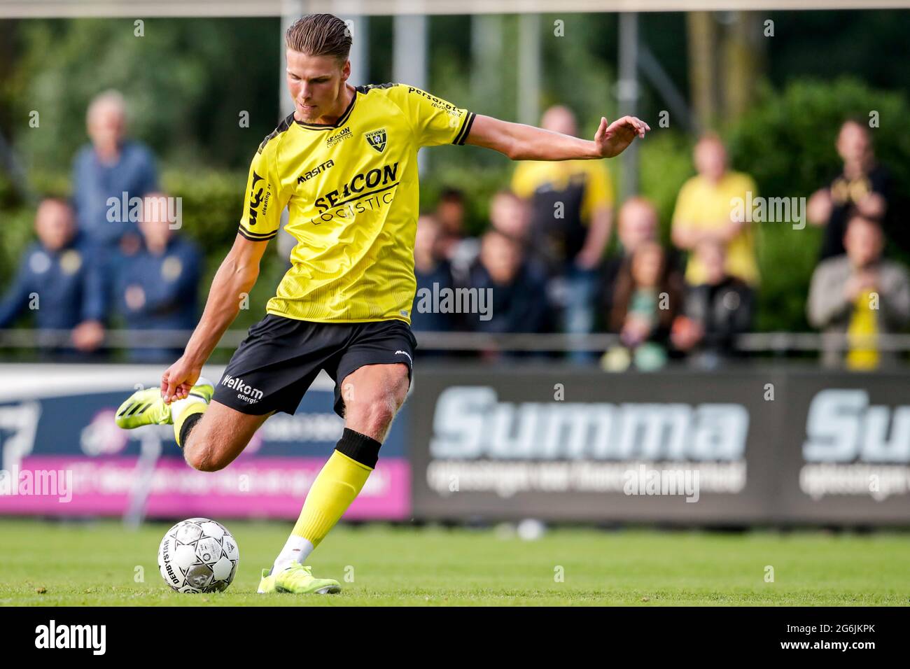 VENRAY, PAESI BASSI - 6 LUGLIO: Stan van Dijck di VVV Venlo durante la partita di Preseason friendly Match tra SV Venray e VVV Venlo allo Sportpark de Wieen il 6 luglio 2021 a Venray, Paesi Bassi (Foto di Broer van den Boom/Orange Pictures) Foto Stock