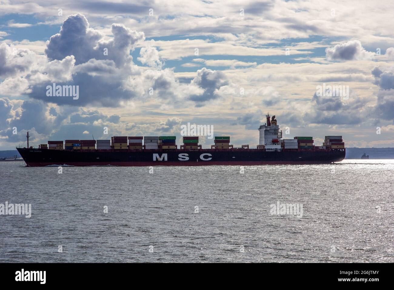 Container commerciale nave vela sul Tamigi Foto Stock