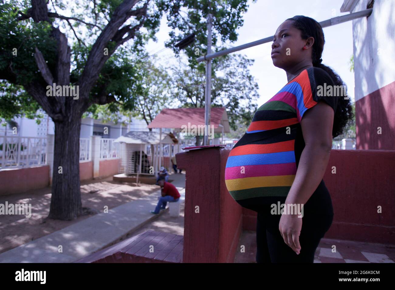 Maracaibo- Venezuela-19-06-2015- Maternity Castillo Plaza in Venezuela. Una donna incinta lascia il reparto di maternità dopo un appuntamento medico. © JO Foto Stock