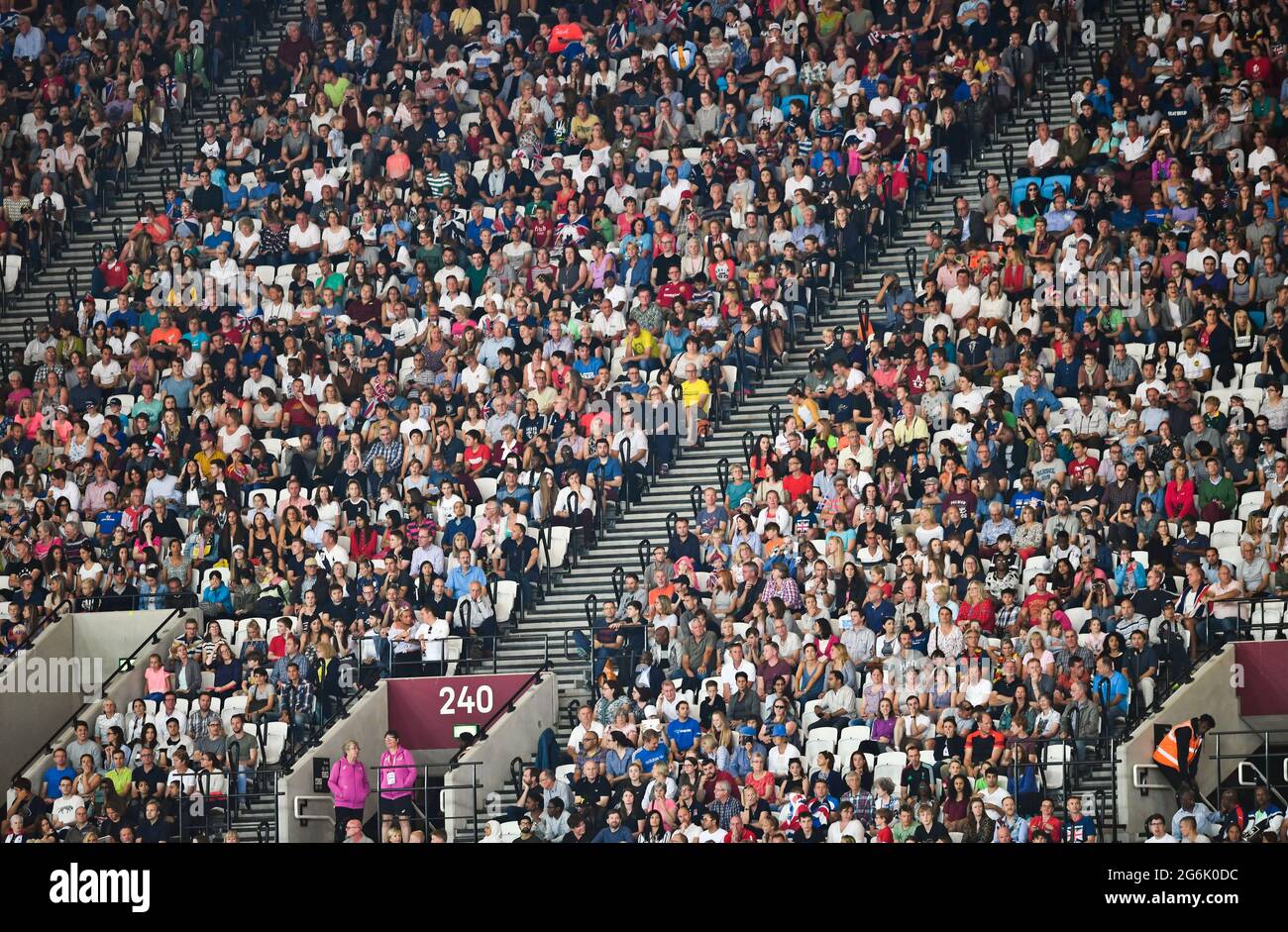 Stadio di Londra completamente affollato. Parco Olimpico della Regina Elisabetta. Inghilterra Foto Stock