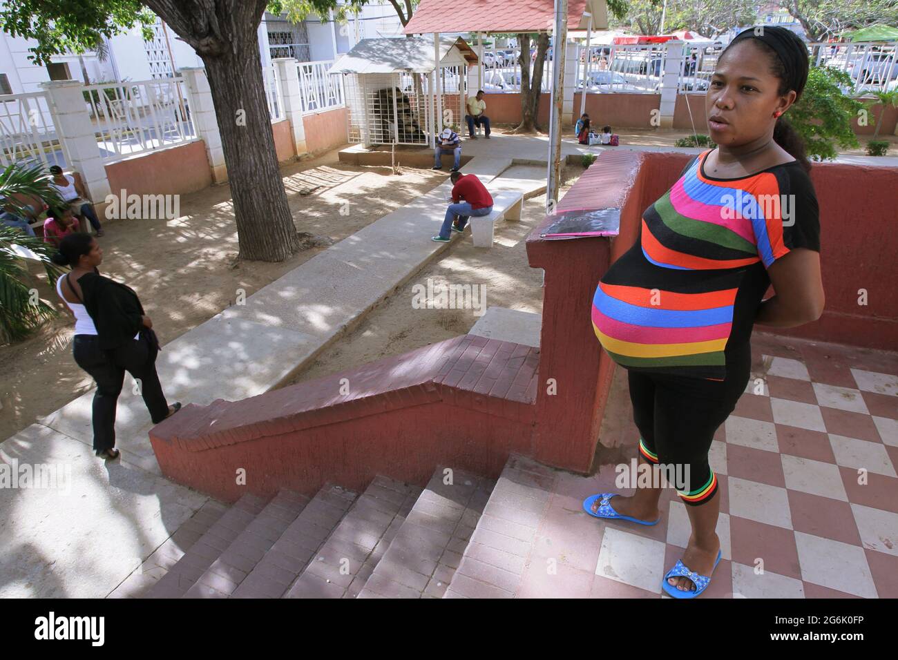Maracaibo- Venezuela-19-06-2015- Maternity Castillo Plaza in Venezuela. Una donna incinta lascia il reparto di maternità dopo un appuntamento medico. © JO Foto Stock