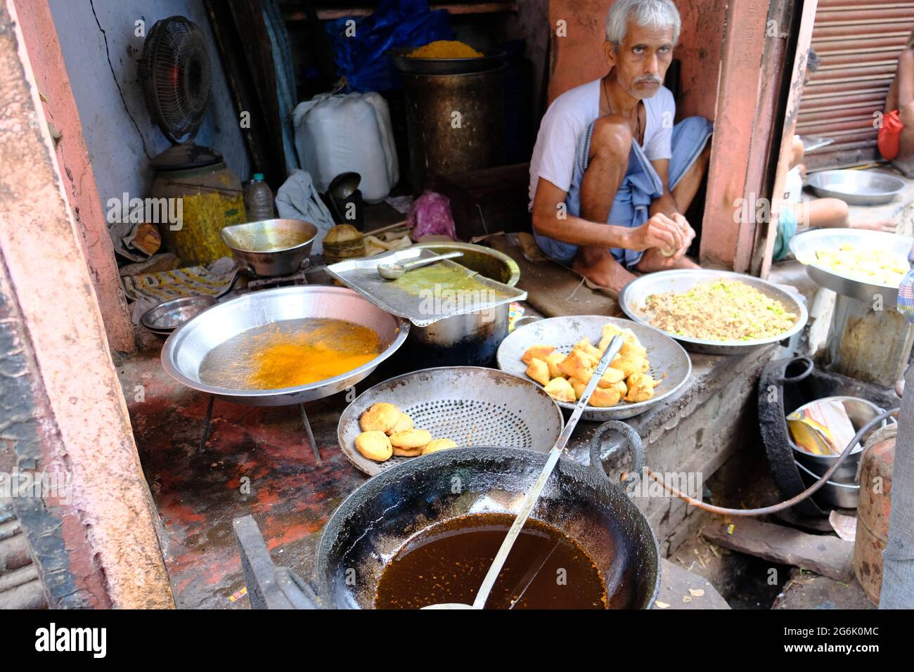 India Agra - cibo di strada della città vecchia Foto Stock