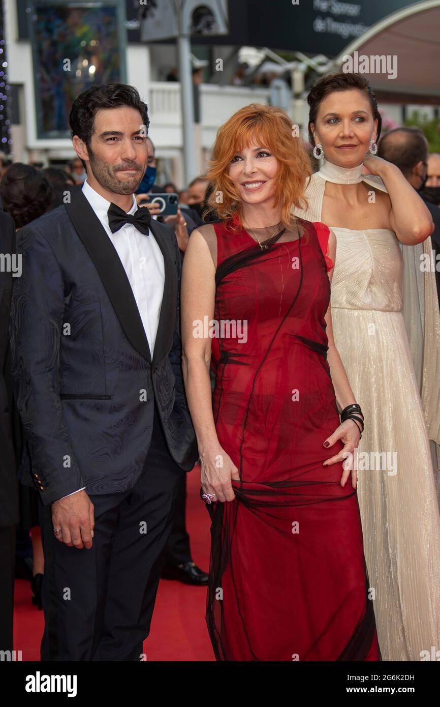 Cannes, Francia. 06 luglio 2021. MylËne Farmer, Maggie Gyllenhaal, Tahar Rahim partecipa alla proiezione e alla cerimonia di apertura "Annette" durante il 74a edizione del Festival del Cinema di Cannes il 06 luglio 2021 a Cannes, Francia. Photo: Franck Boham/imageSPACE/MediaPunch Credit: MediaPunch Inc/Alamy Live News Foto Stock