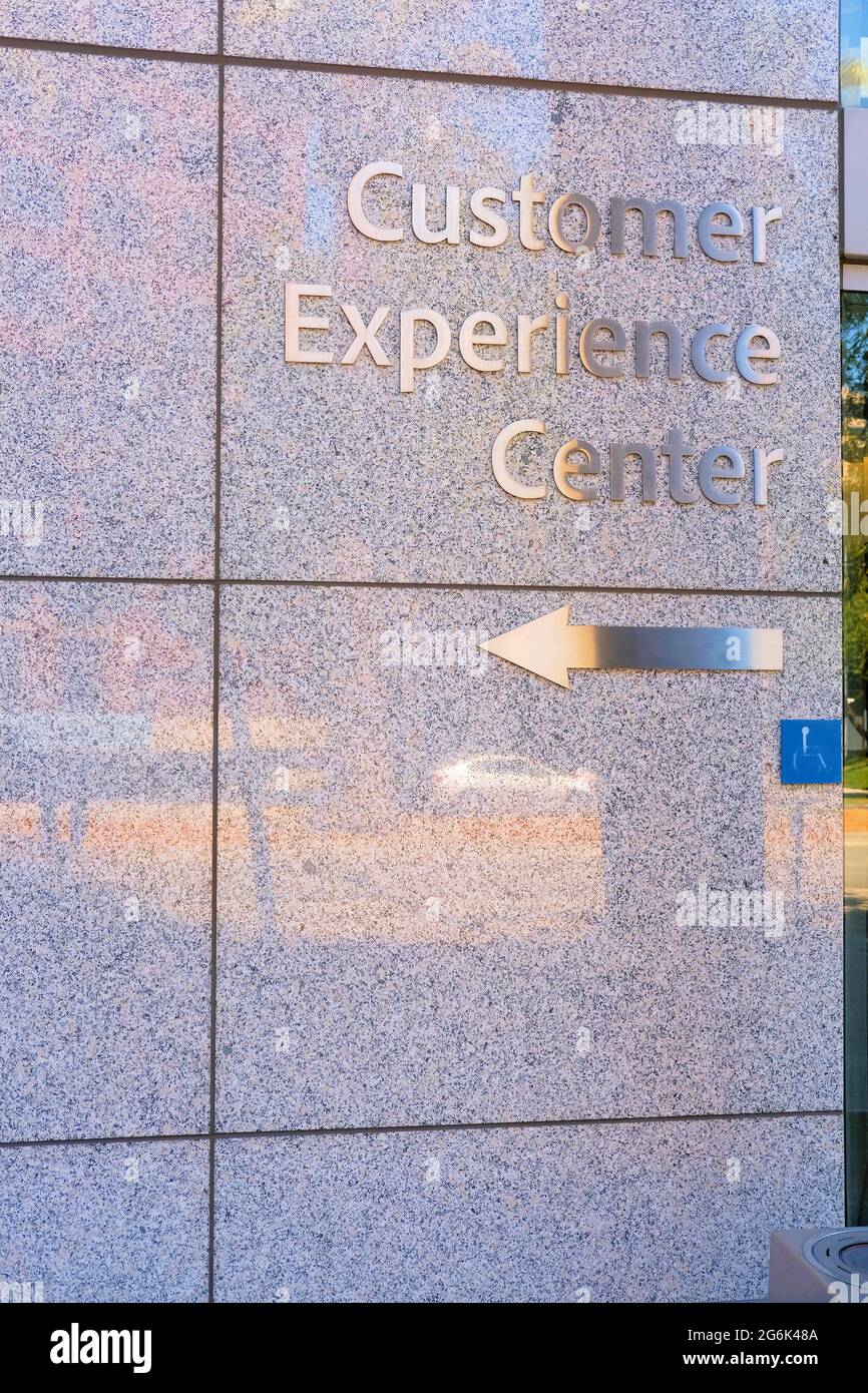 Adobe Customer Service Center presso Almaden Tower, sede centrale di Adobe a San Jose, California; società di tecnologia informatica Silicon Valley. Foto Stock