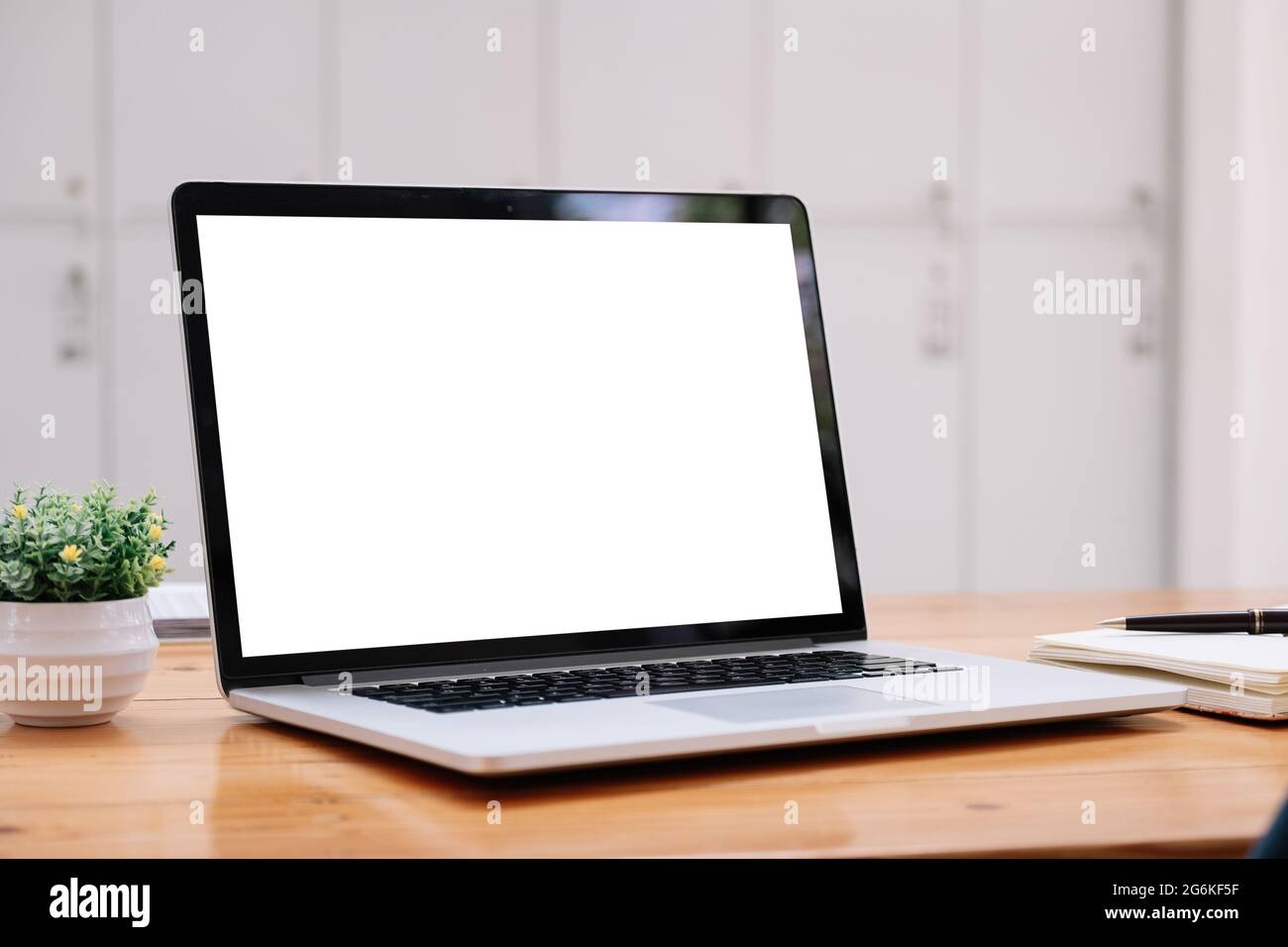 Laptop mockup immagini e fotografie stock ad alta risoluzione - Pagina 10 -  Alamy