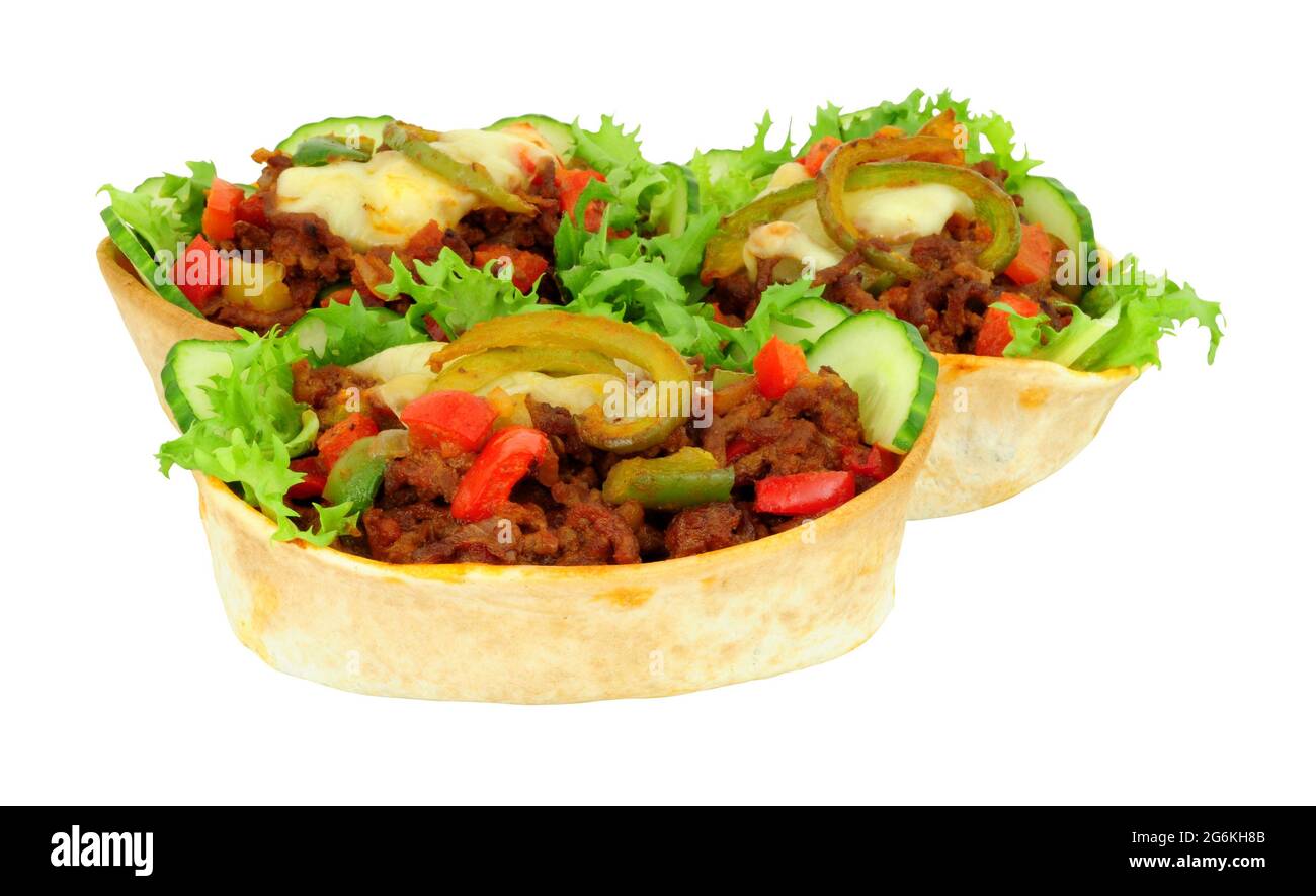 Chili Beef e insalata fresca farcite taco barche con formaggio fuso Foto Stock