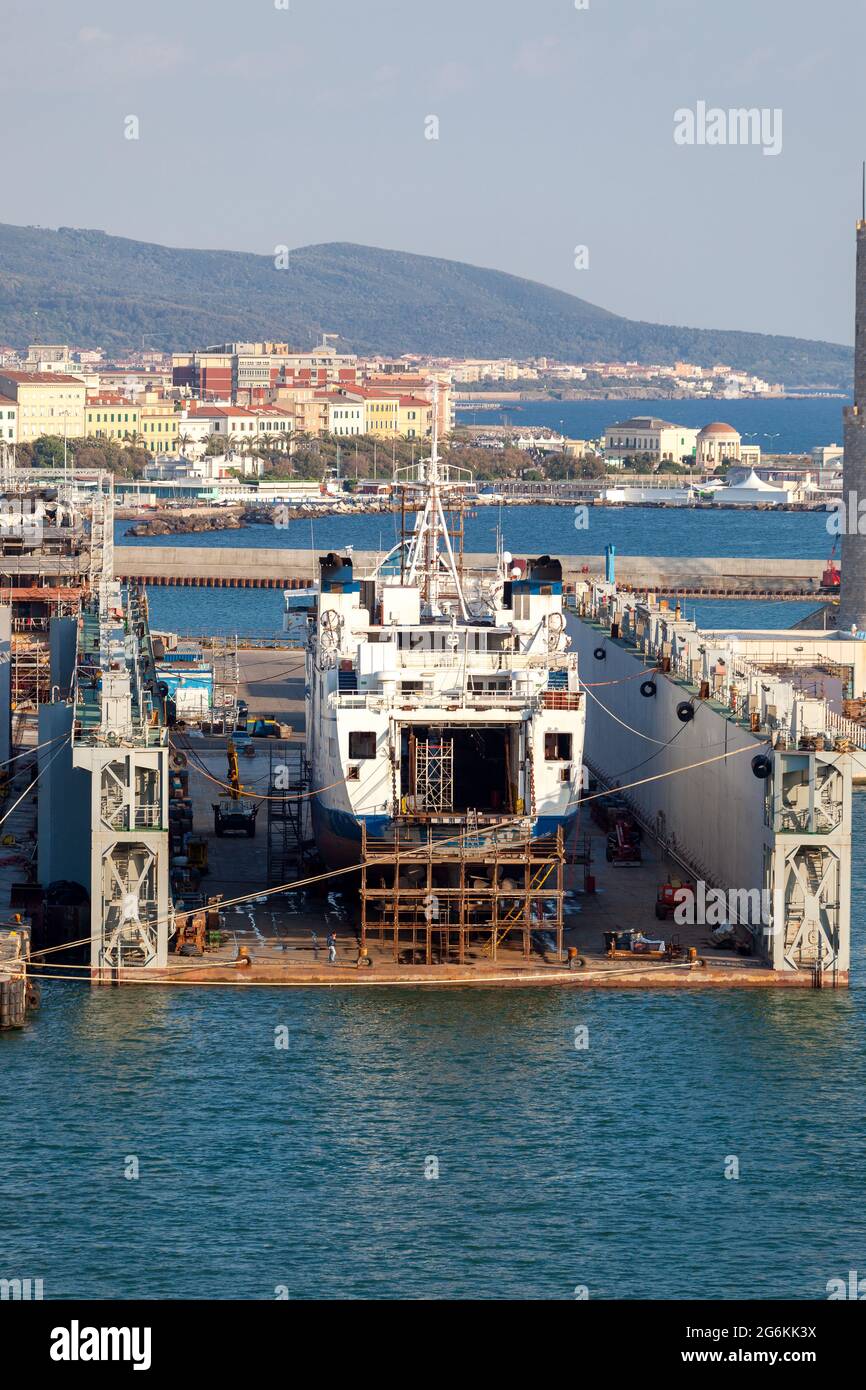 Bacino di carenaggio strutture al porto di Livorno Italia. Foto Stock