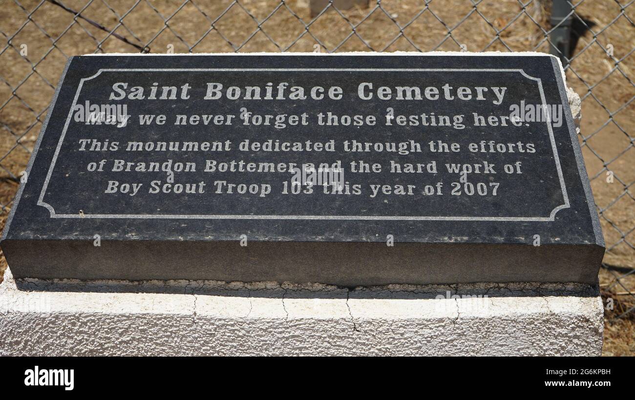 (210707) -- SAN BERNARDINO, 7 luglio 2021 (Xinhua) -- Foto scattata il 6 luglio 2021 mostra il Cimitero della Scuola industriale indiana di San Bonifacio a Banning, Contea di San Bernardino, California, Stati Uniti. James Ramos, un Assemblyman e storico dello Stato della California, lunedì si è Unito ad altri leader tribali della California meridionale per sostenere un'indagine federale sulle scuole di imbarco indiane operate nell'ambito del programma di assimilazione culturale del governo degli Stati Uniti nel XIX e XX secolo.PER ANDARE CON 'Roundup: Il membro dell'Assemblea della California sostiene la sonda nelle scuole indiane americane d'imbarco in Golden S. Foto Stock