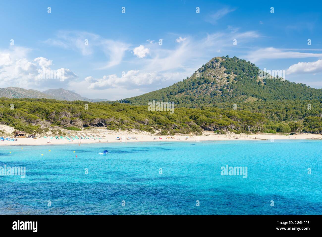 Paesaggio con Cala Agulla e bella costa a Cala Ratjada di Maiorca, Spagna Foto Stock