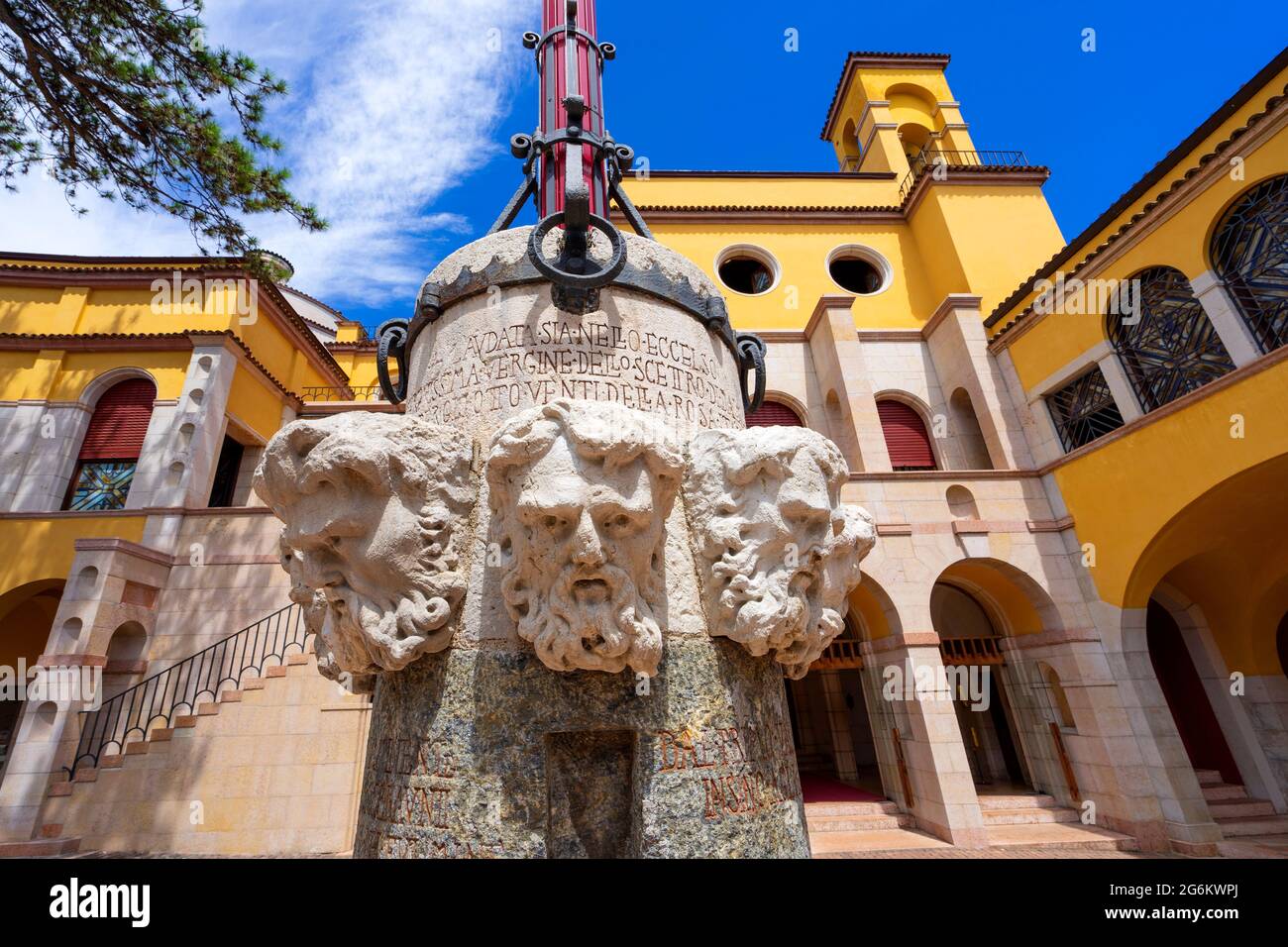 Famoso Vittoriale degli Italiani nella città di Gardone Riviera sul Lago di Garda in Italia Foto Stock