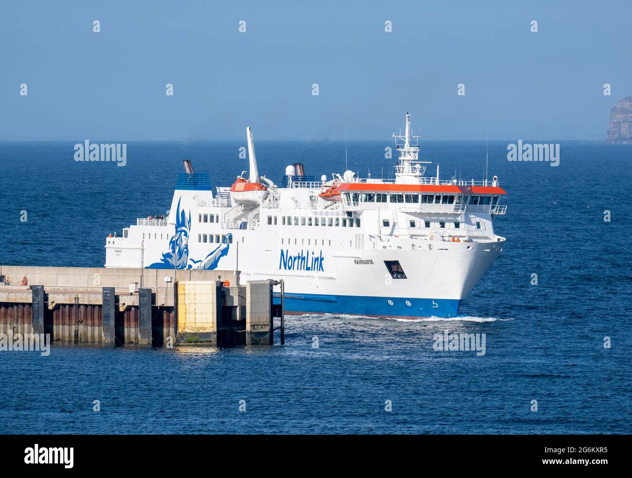 Traghetto Northlink che arriva al porto di Scrabster, Thurso, Caithness, Scozia. Foto Stock
