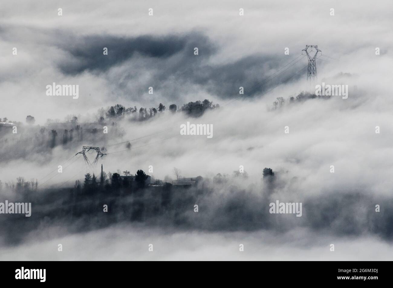 Inverno mattina foto visto dal Santuario di Bellmunt (Osona, provincia di Barcellona, Catalogna, Spagna, Pirenei) ESP: Nieblas matinales de invierno en Osona Foto Stock