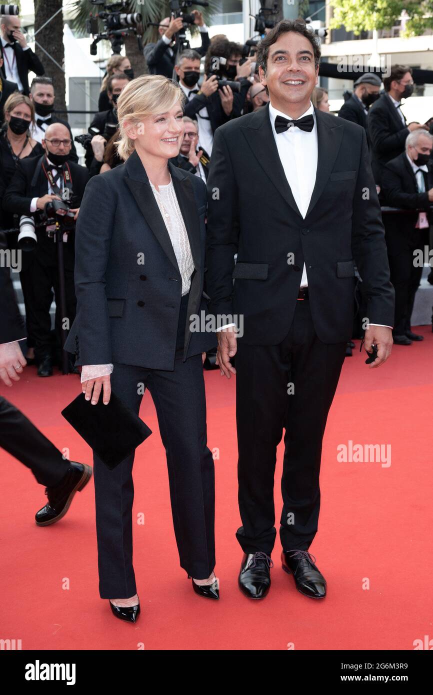 Anne-Elisabeth Lemoine e Patrick Cohen partecipano alla proiezione e cerimonia di apertura dell'Annette durante il 74a edizione del Festival del Cinema di Cannes il 06 luglio 2021 a Cannes, Francia Foto di David Niviere/ABACAPRESS.COM Foto Stock