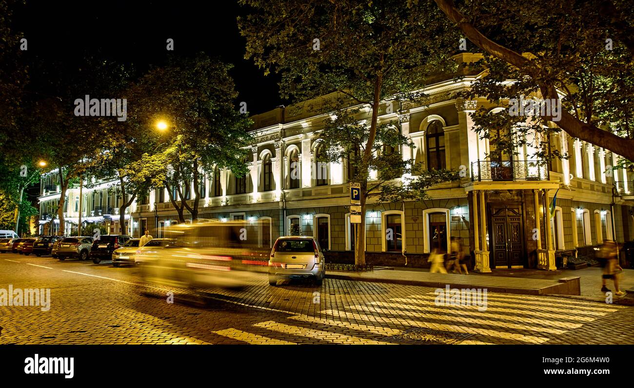 Foto notturna dell'edificio architettonico del Procuratore in via Pushkinskaya. Odessa, Ucraina, luce naturale. Foto Stock
