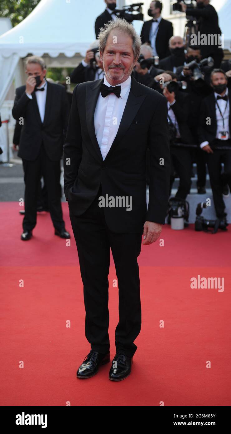 Cannes, Francia. 06 luglio 2021. Christopher Thompson partecipa alla cerimonia di apertura e alla prima del film di apertura "Annette" durante il 74a Festival annuale del cinema di Cannes al Palais des Festivals. Credit: Stefanie Rex/dpa-Zentralbild/dpa/Alamy Live News Foto Stock