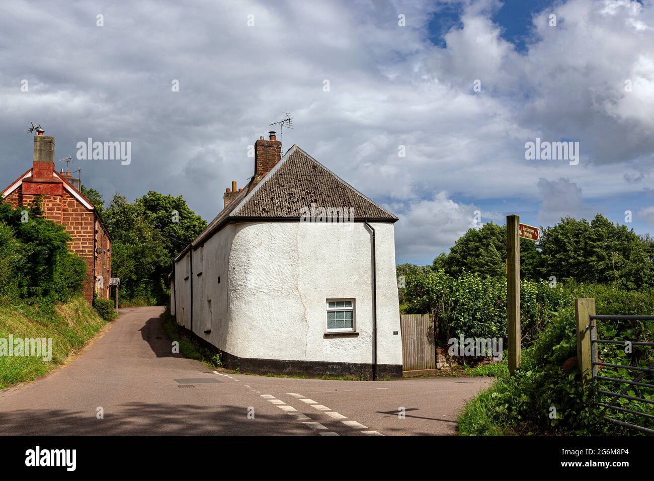 Devon Inghilterra, Regno Unito, cottage con tetto in paglia, cottage, paglia, edificio, vecchio edificio, corsie di campagna, corsia di campagna, paese, Village, corsia di campagna vicino Exeter Foto Stock