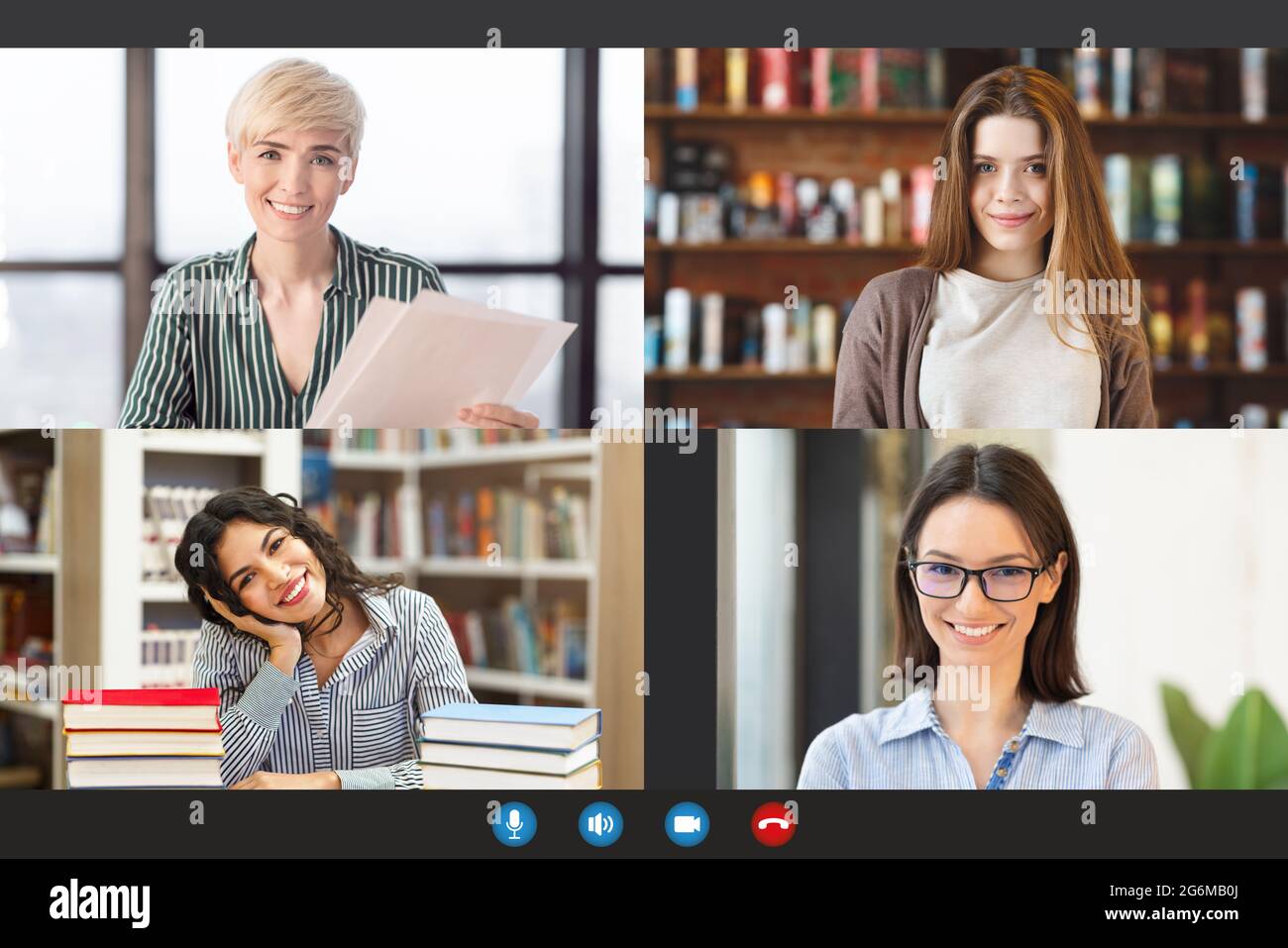 Donne sorridenti che fanno videochat online, visualizzazione schermo Foto  stock - Alamy